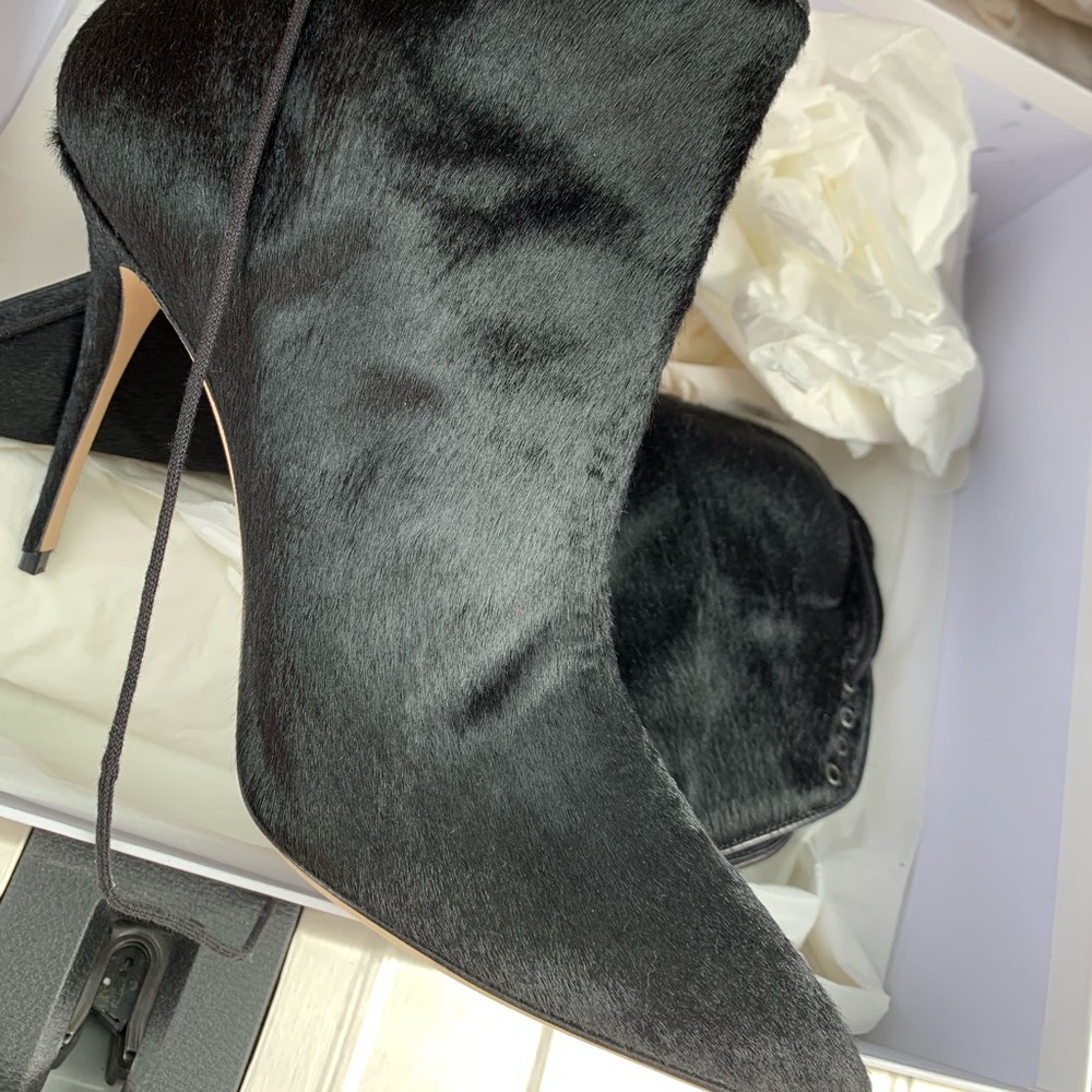 Suede black manalo Blahnik pointy toe booties